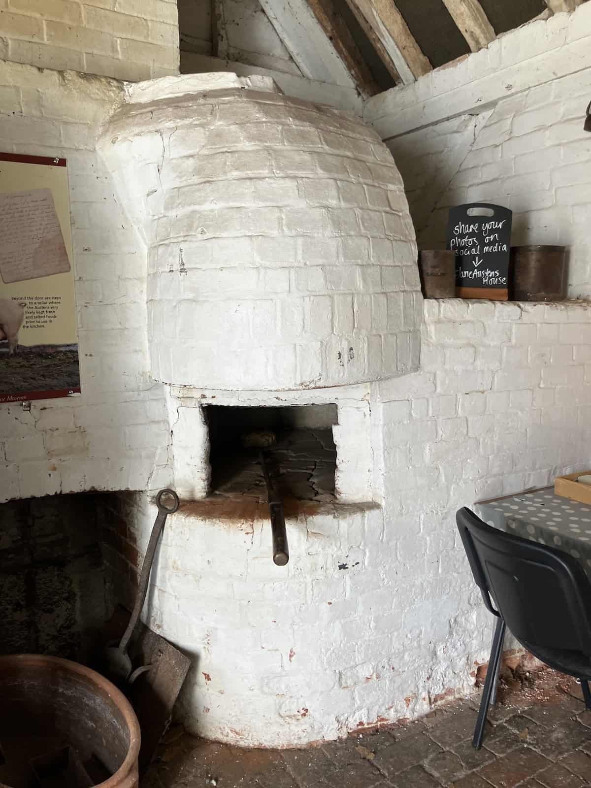 Oven in the kitchen of Jane Austen's House.